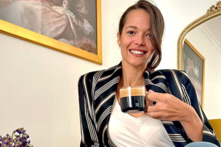 Danas je Međunarodni dan kafe: Voditeljka jutarnjeg programa otkriva „recept“ za buđenje i dan bez žurbe i stresa Danas je Međunarodni dan kafe: Voditeljka jutarnjeg programa otkriva „recept“ za buđenje i dan bez žurbe i stresa