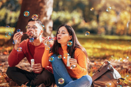Horoskop za 5. mart: Pripadnicima ovih znakova neobavezan flert bi mogao da preraste u ozbiljnu ljubav Horoskop za 5. mart: Pripadnicima ovih znakova neobavezan flert bi mogao da preraste u ozbiljnu ljubav