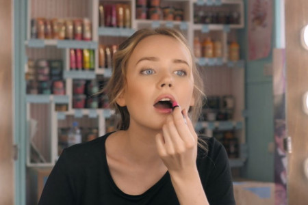 Dovoljno je da uradite jednu jedinu stvar: Kako da karmin ostane na usnama ceo dan Dovoljno je da uradite jednu jedinu stvar: Kako da karmin ostane na usnama ceo dan