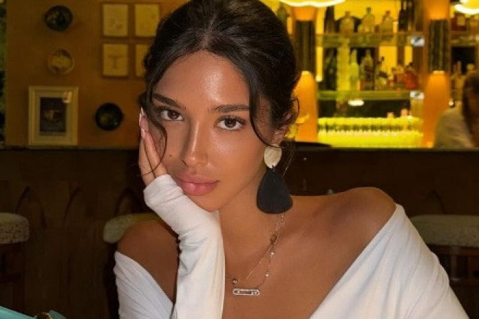 Nakon razvoda roditelja Đina Džinović živi OVDE: Haris dao nekoliko miliona da se sredi Nakon razvoda roditelja Đina Džinović živi OVDE: Haris dao nekoliko miliona da se sredi