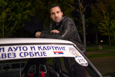 Gas do daske i podrška koleginica sa klase Gas do daske i podrška koleginica sa klase