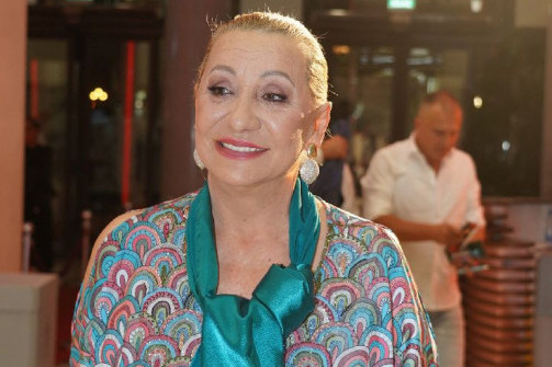 Noću peva, danju sprema ajvar, zimnica Vesne Zmijanac kao u vojsci Noću peva, danju sprema ajvar, zimnica Vesne Zmijanac kao u vojsci