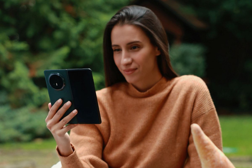 Uživaj u jesenjem pikniku na otvorenom uz moćni HONOR Magic V3 Uživaj u jesenjem pikniku na otvorenom uz moćni HONOR Magic V3