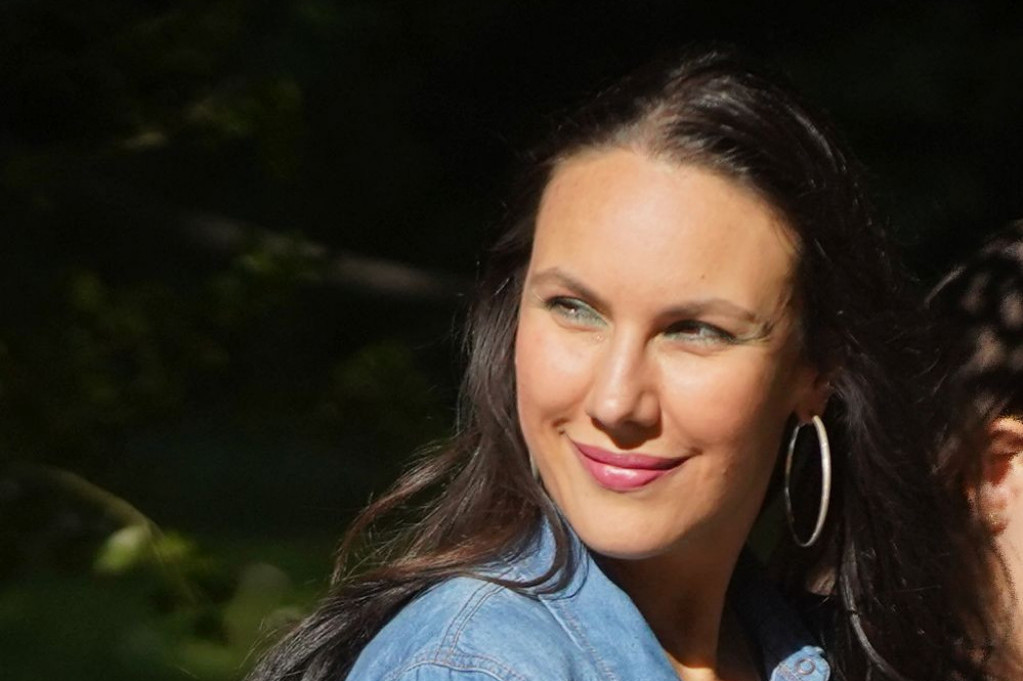 Ćerka Snežane Savić šokirala priznanjem o majci: Bilo me je sramota... Ćerka Snežane Savić šokirala priznanjem o majci: Bilo me je sramota...