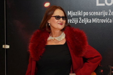 Atmosferu dovela do usijanja: Danica Ristovski u noćnom provodu nije uživala sama (VIDEO) Atmosferu dovela do usijanja: Danica Ristovski u noćnom provodu nije uživala sama (VIDEO)