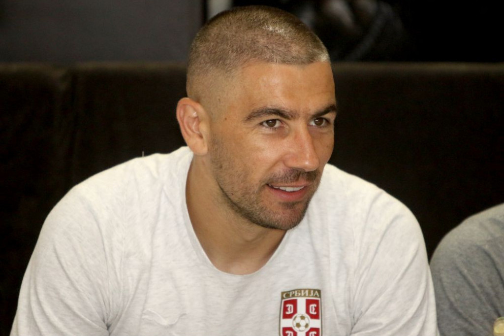 Kolarov o supruzi  i ljubavnici nikada nije govorio ali ovoj ženi jeste: Ispunio sam obećanje koje sam joj dao Kolarov o supruzi  i ljubavnici nikada nije govorio ali ovoj ženi jeste: Ispunio sam obećanje koje sam joj dao