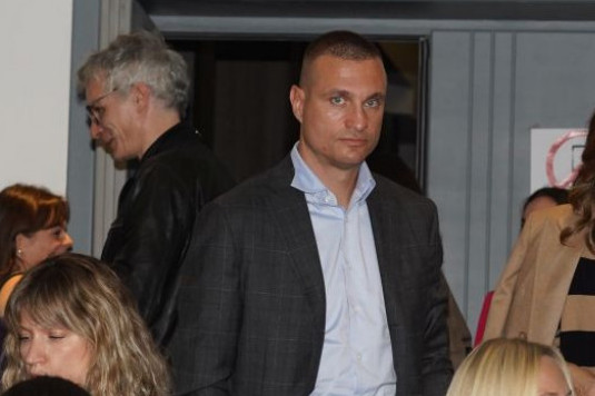 Kaput i haljina kao sa britanskog dvora: Supruga Nemanje Vidića posle dužeg vremena u javnosti Kaput i haljina kao sa britanskog dvora: Supruga Nemanje Vidića posle dužeg vremena u javnosti