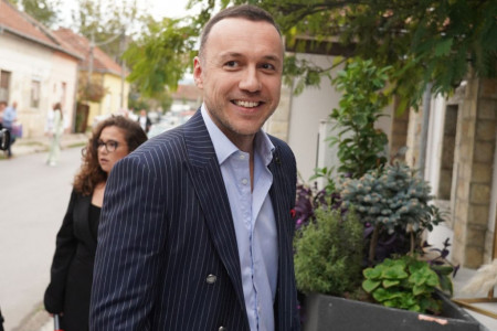 Ni Tanja, ni Slavica: Bane Mojićević priznao vezu sa ovom zvezdom Granda Ni Tanja, ni Slavica: Bane Mojićević priznao vezu sa ovom zvezdom Granda