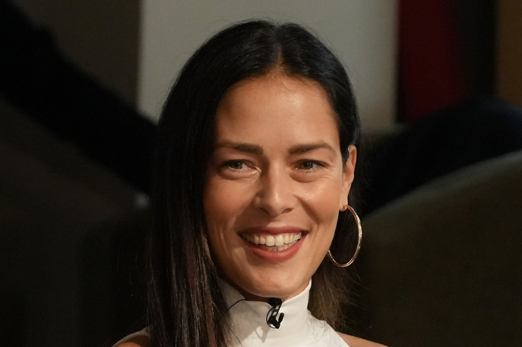 Ana Ivanović ne skida osmeh, a majicu koju je ponela žele sve devojke na planeti (FOTO) Ana Ivanović ne skida osmeh, a majicu koju je ponela žele sve devojke na planeti (FOTO)