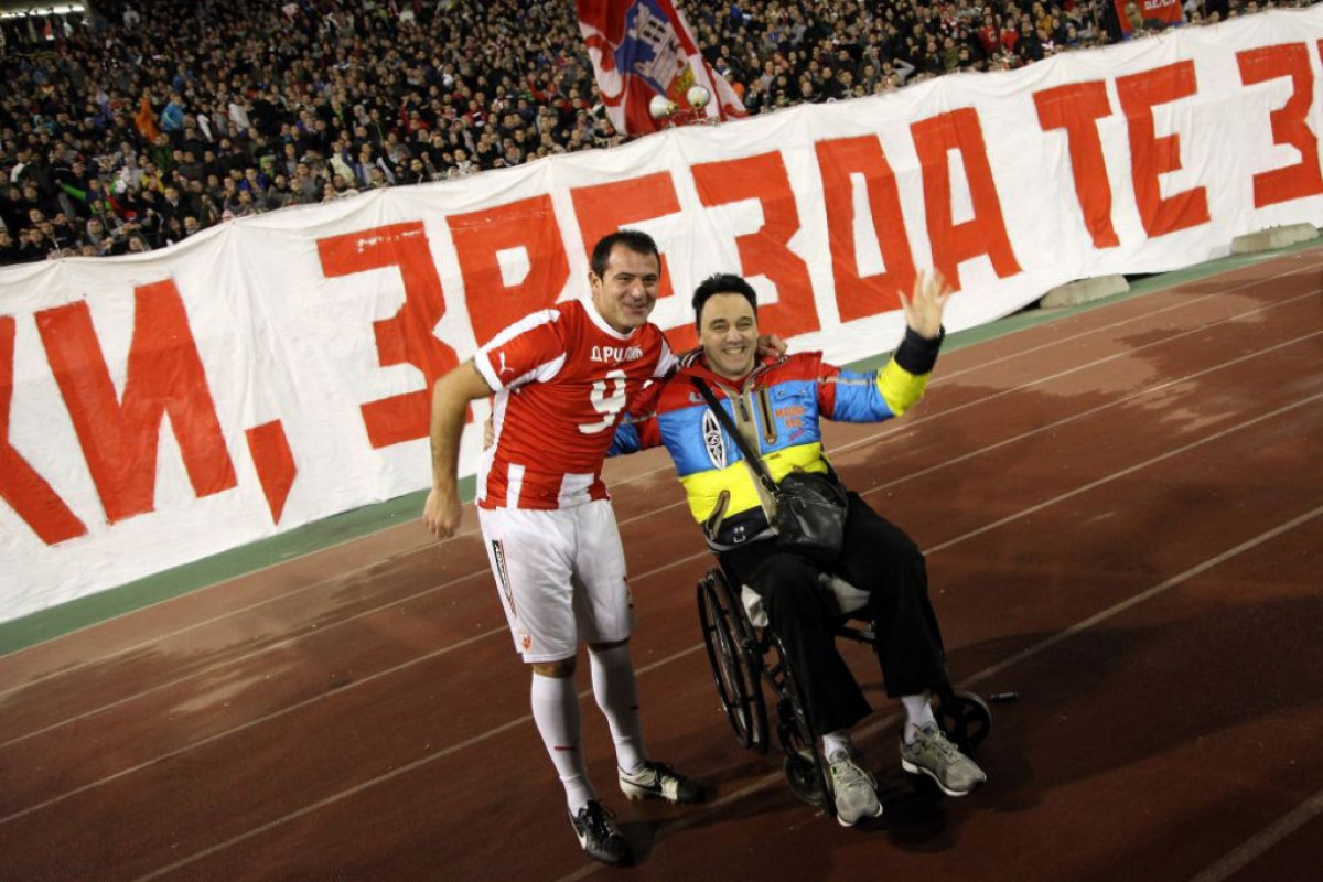 Od 2007. prikovan za invalidska kolica, a Deki Stanković mu podario nešto najvažnije: Zvonko Milojević proslavio rođendan Od 2007. prikovan za invalidska kolica, a Deki Stanković mu podario nešto najvažnije: Zvonko Milojević proslavio rođendan
