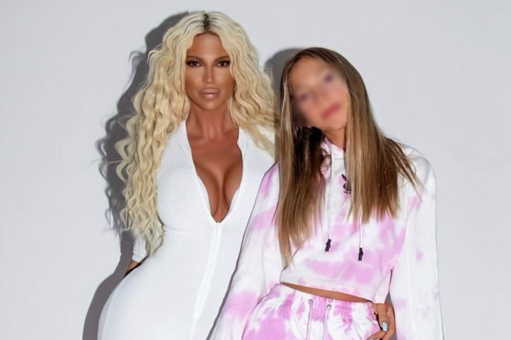 Atina Tošić se vratila dva meseca nakon razvoda roditelja: Mlađa sestra je najviše podržala Atina Tošić se vratila dva meseca nakon razvoda roditelja: Mlađa sestra je najviše podržala