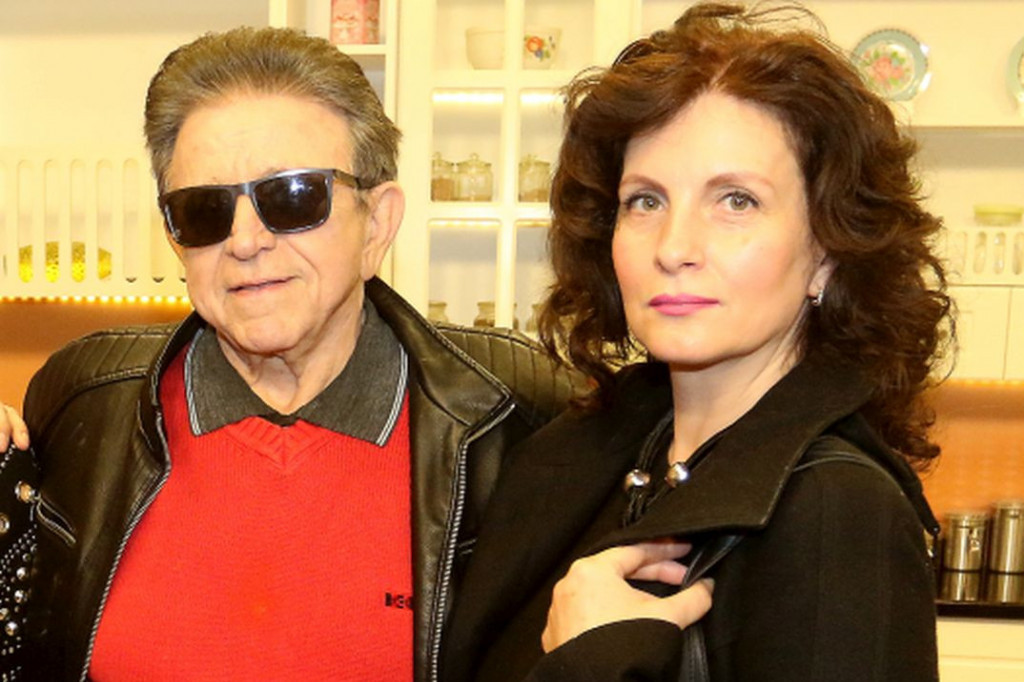 Posle turbulentnog razvoda sa Gocom Lazarević sreo je nju! Ovo je supruga Milutina Popovića Zahara Posle turbulentnog razvoda sa Gocom Lazarević sreo je nju! Ovo je supruga Milutina Popovića Zahara