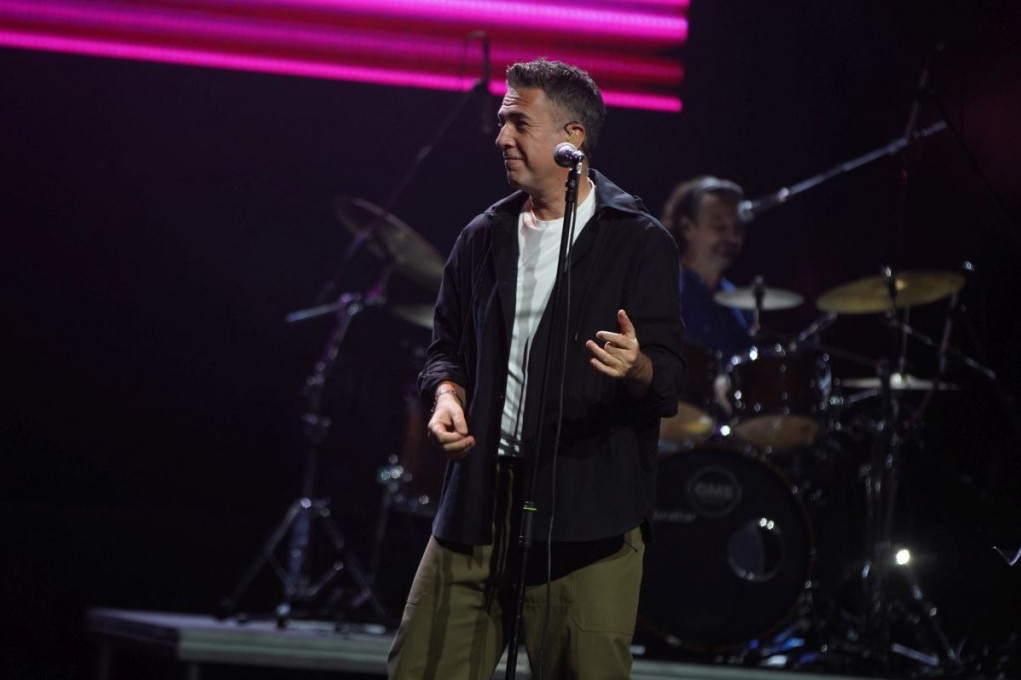 Mali krug velikih ljudi: Željko Joksimović pevao Masimu u čas Mali krug velikih ljudi: Željko Joksimović pevao Masimu u čas