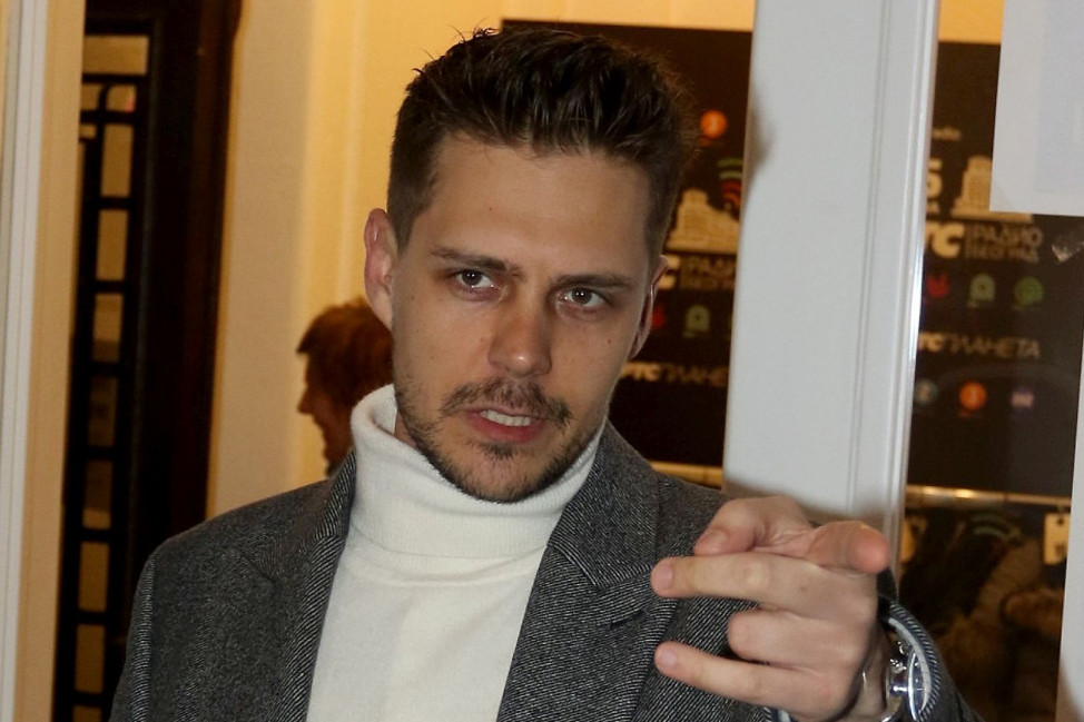Miloš Biković u izdanju u kakvom ga do sada nismo videli: Skinuo majicu, i pokazao šta krije na telu (FOTO) Miloš Biković u izdanju u kakvom ga do sada nismo videli: Skinuo majicu, i pokazao šta krije na telu (FOTO)
