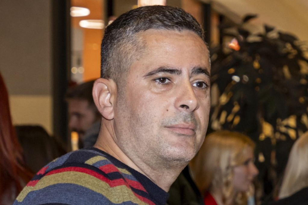 Raskrstio sa porodicom: Saša Joksimović oštro o bratu, pa spomenuo i majku i taštu Raskrstio sa porodicom: Saša Joksimović oštro o bratu, pa spomenuo i majku i taštu