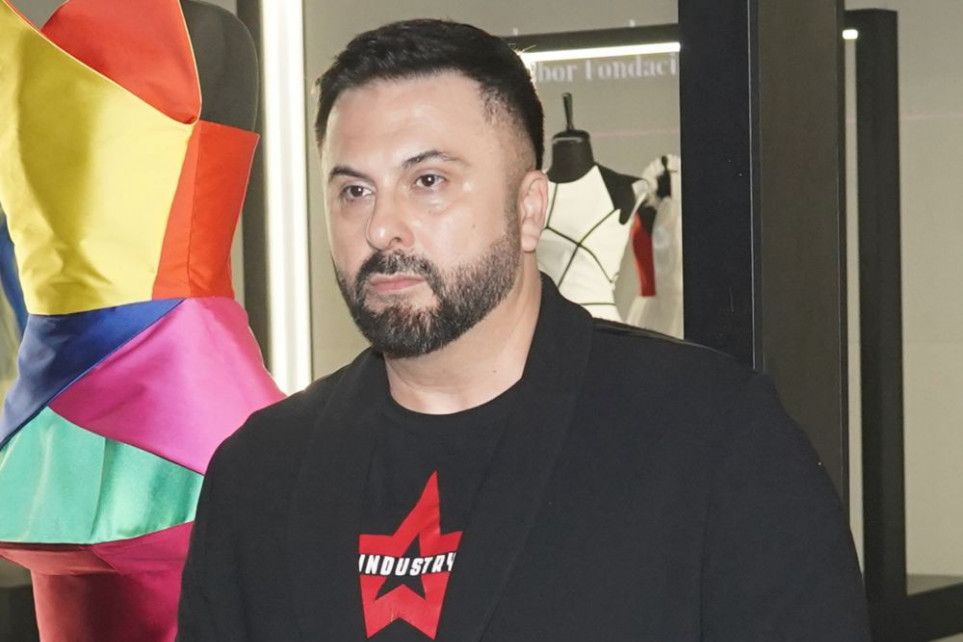 Bata Spasojević poručuje pred veliku beogradsku reviju: Crno je neprolazno, budite smeli i drugačiji Bata Spasojević poručuje pred veliku beogradsku reviju: Crno je neprolazno, budite smeli i drugačiji