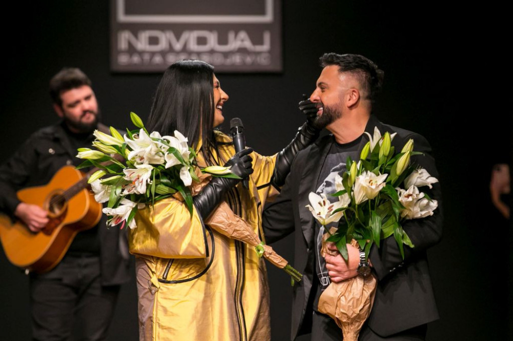 Bata Spasojević pokorio Beograd: Ovacije, suze I jedna žena koja je pevala za njega na proslavi jubilarnih 30 godina rada Bata Spasojević pokorio Beograd: Ovacije, suze I jedna žena koja je pevala za njega na proslavi jubilarnih 30 godina rada