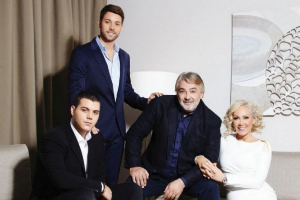 Dolar iz Brenine česnice otišao iz kuće: Evo kome je pripao (FOTO) Dolar iz Brenine česnice otišao iz kuće: Evo kome je pripao (FOTO)