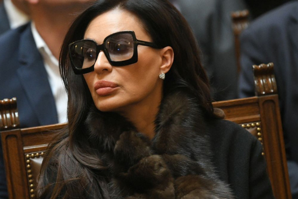 Ceca prvi put o preljubi: Progutala bih knedelu, a onda... Ceca prvi put o preljubi: Progutala bih knedelu, a onda...