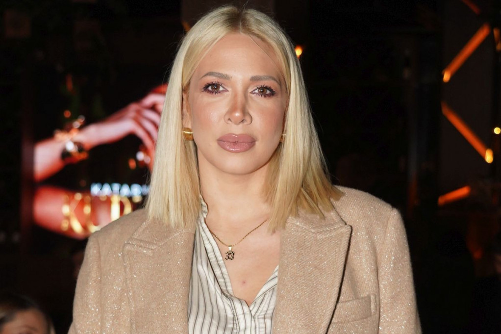 Milica Todorović u pantalonama koje su hit ove zime, boja je posebno važna Milica Todorović u pantalonama koje su hit ove zime, boja je posebno važna