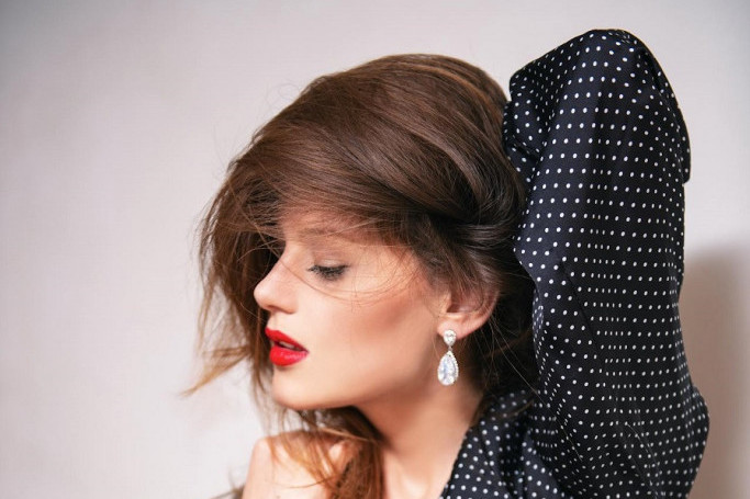 Dve frizure koje žene iznad 50 čine mlađim: Pristaju svim tipovima kose i daju eleganciju Dve frizure koje žene iznad 50 čine mlađim: Pristaju svim tipovima kose i daju eleganciju