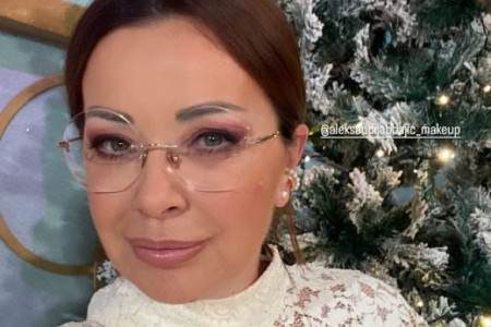 Karo kaput Dragane Katić zgodan za sve prilike: Topao a prati liniju tela (FOTO) Karo kaput Dragane Katić zgodan za sve prilike: Topao a prati liniju tela (FOTO)