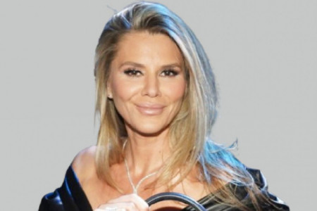 Svi žele da je ponesu u najluđoj noći: Za haljinom Meline Džinović poludeo domaći i svetski džet-set FOTO Svi žele da je ponesu u najluđoj noći: Za haljinom Meline Džinović poludeo domaći i svetski džet-set FOTO