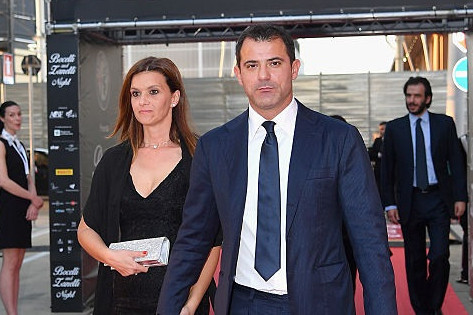 Nju je Dejan Stanković ostavio posle 23 godine braka, žena zmaj, nema kućnu pomoćnicu, moda je ne zanima Nju je Dejan Stanković ostavio posle 23 godine braka, žena zmaj, nema kućnu pomoćnicu, moda je ne zanima