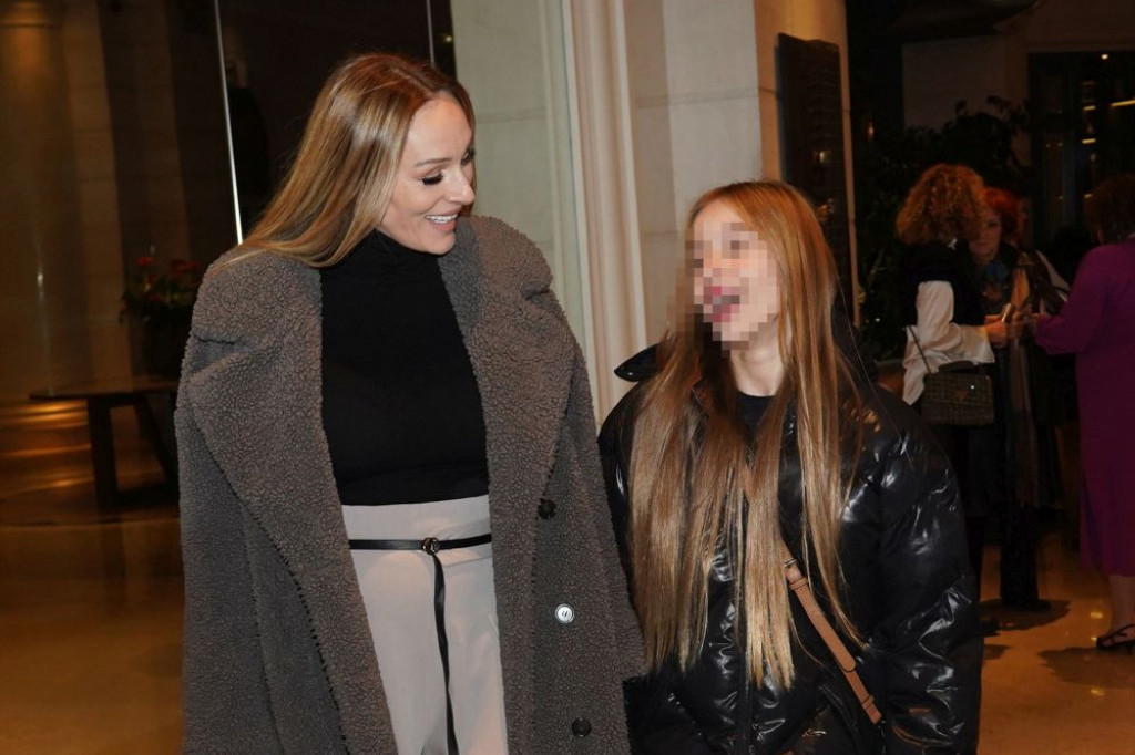 Blankica i Anabela luksuzan stan pretvorile u pravu prazničnu bajku: Jedan detalj posebo oduševljava Blankica i Anabela luksuzan stan pretvorile u pravu prazničnu bajku: Jedan detalj posebo oduševljava