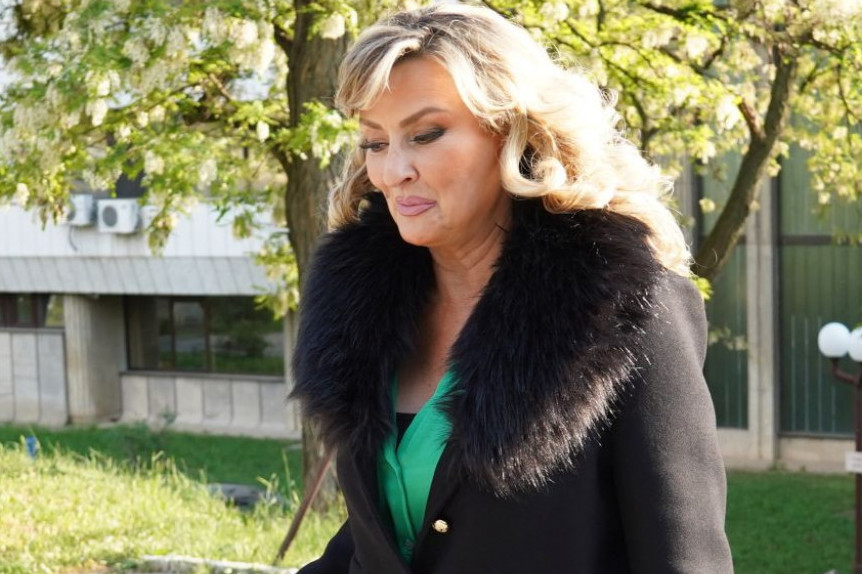 Posle 15 godina prekinula ćutanje: Sneki Babić progovorila o bivšem suprugu, koga je čitavu deceniju krila od javnosti Posle 15 godina prekinula ćutanje: Sneki Babić progovorila o bivšem suprugu, koga je čitavu deceniju krila od javnosti