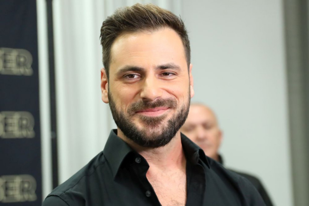 Prsten na ruci misteriozne Ukrajinke: Ova lepotica osvojila je srce fatalnog Stjepana Hausera Prsten na ruci misteriozne Ukrajinke: Ova lepotica osvojila je srce fatalnog Stjepana Hausera