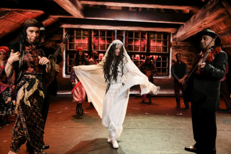 Predstava "Kralj Cigana" u Teatru Odeon Predstava "Kralj Cigana" u Teatru Odeon