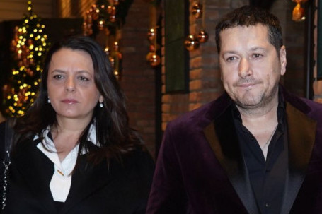 Aco Pejović i supruga uskladili stajlinge: Na njima sve papreno skupo (FOTO) Aco Pejović i supruga uskladili stajlinge: Na njima sve papreno skupo (FOTO)