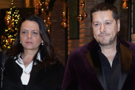 Aco Pejović i supruga uskladili stajlinge: Na njima sve papreno skupo (FOTO) Aco Pejović i supruga uskladili stajlinge: Na njima sve papreno skupo (FOTO)