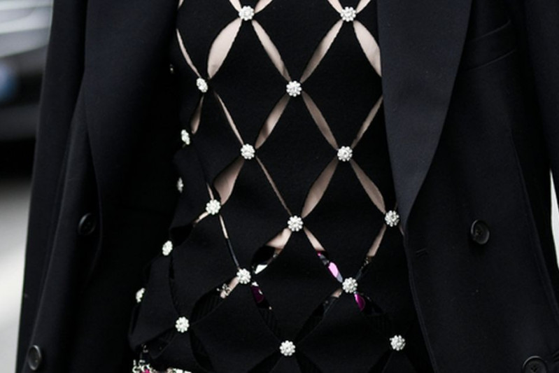 Suknja koja je ključni komad zime: Dodaje glam efekat i u najobičniju kombinaciju Suknja koja je ključni komad zime: Dodaje glam efekat i u najobičniju kombinaciju