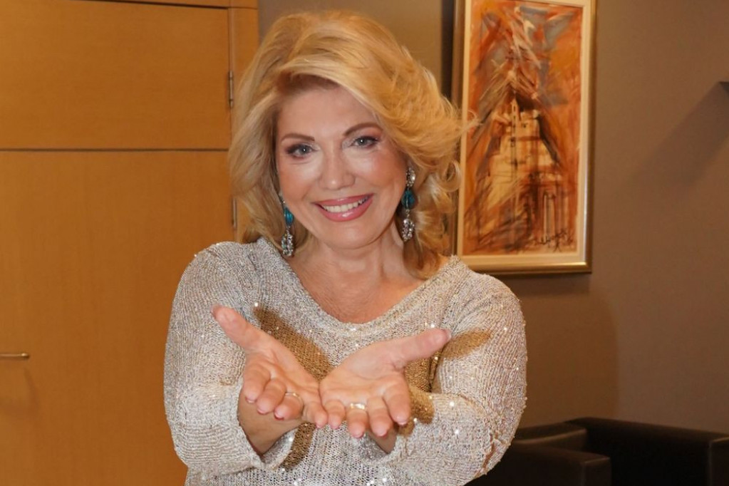 Suzana Mančić dekorisala salonac od 175 kvadrata: Sve je spremno za tradicionalnu novogodišnju proslavu FOTO Suzana Mančić dekorisala salonac od 175 kvadrata: Sve je spremno za tradicionalnu novogodišnju proslavu FOTO