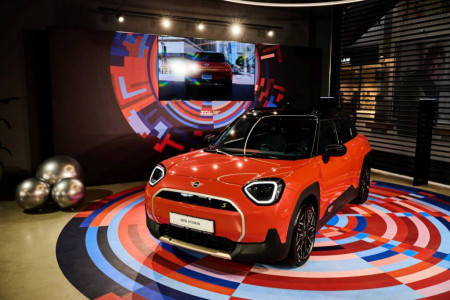 Upoznajte asa u novoj MINI porodici! Prvi ikada MINI Aceman: Urbani trendseter moćnih performansi Upoznajte asa u novoj MINI porodici! Prvi ikada MINI Aceman: Urbani trendseter moćnih performansi