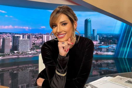 Da u novogodišnjoj noći svi gledaju u vas: Jovana Joksimović ima savršen stajling Da u novogodišnjoj noći svi gledaju u vas: Jovana Joksimović ima savršen stajling
