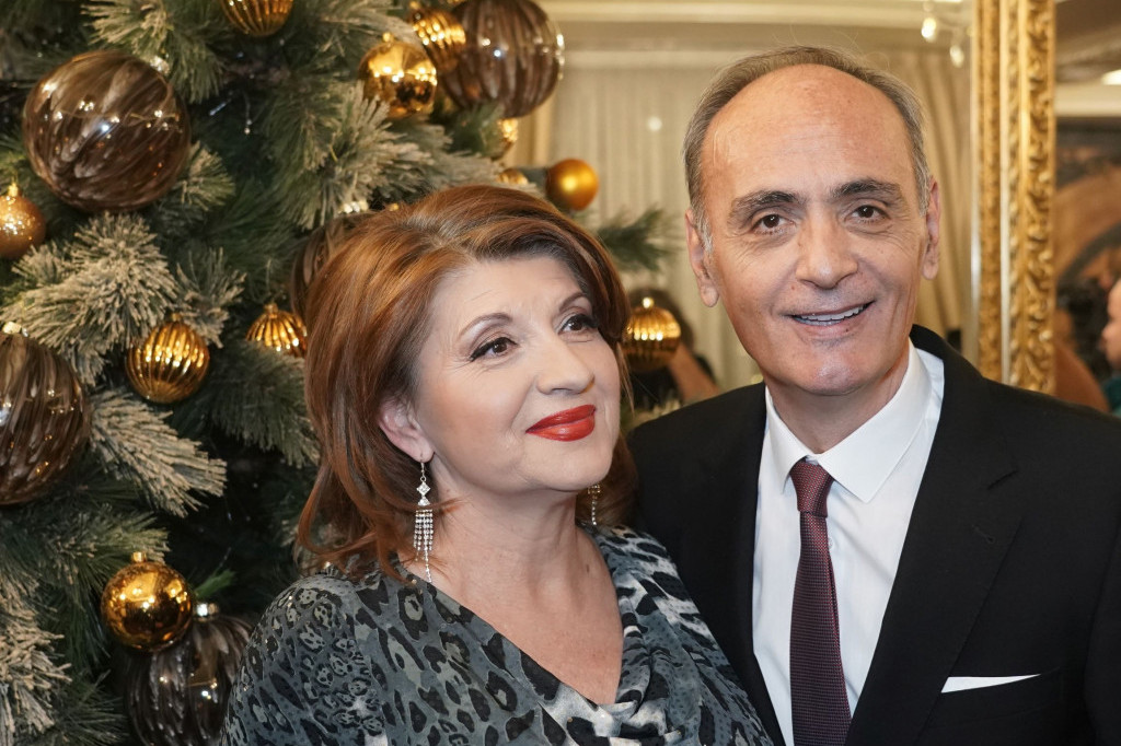 Sin Bilje Jevtić i Ace Ilića batalio faks zbog pevanja: Svi su samo njega tražili u novogodišnjoj noći (VIDEO) Sin Bilje Jevtić i Ace Ilića batalio faks zbog pevanja: Svi su samo njega tražili u novogodišnjoj noći (VIDEO)