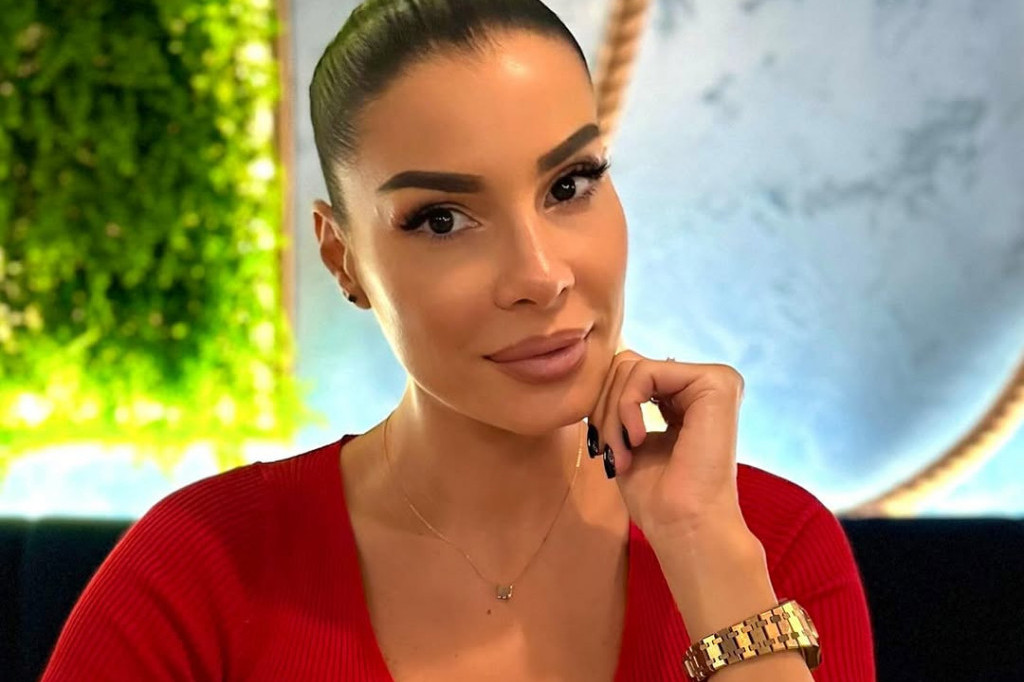 Za one koji broje svaku kaloriju: Punjeni paradajz po receptu Mie Borisavljević pun proteina i savršen za ravan stomak Za one koji broje svaku kaloriju: Punjeni paradajz po receptu Mie Borisavljević pun proteina i savršen za ravan stomak