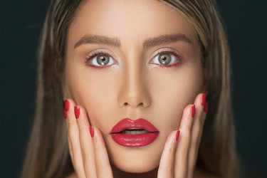 Zaboravite klasičnu crvenu, ovo je nijansa laka koja će obeležiti proleće: Ne smete je nositi samo u jednoj prilici Zaboravite klasičnu crvenu, ovo je nijansa laka koja će obeležiti proleće: Ne smete je nositi samo u jednoj prilici