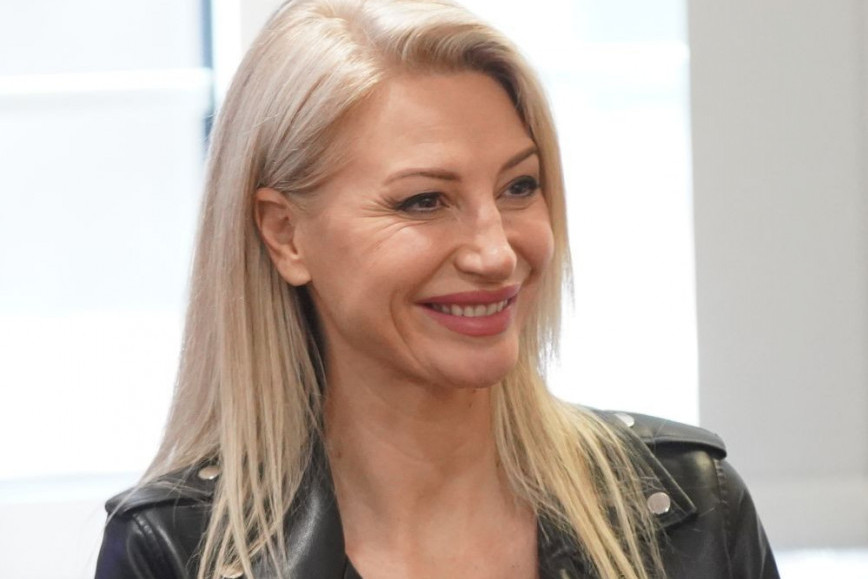 Posle dva razvoda sreću pronašla kraj njega: Ovaj markantni muškarac je emotivni partner Jelene Jovičić Posle dva razvoda sreću pronašla kraj njega: Ovaj markantni muškarac je emotivni partner Jelene Jovičić