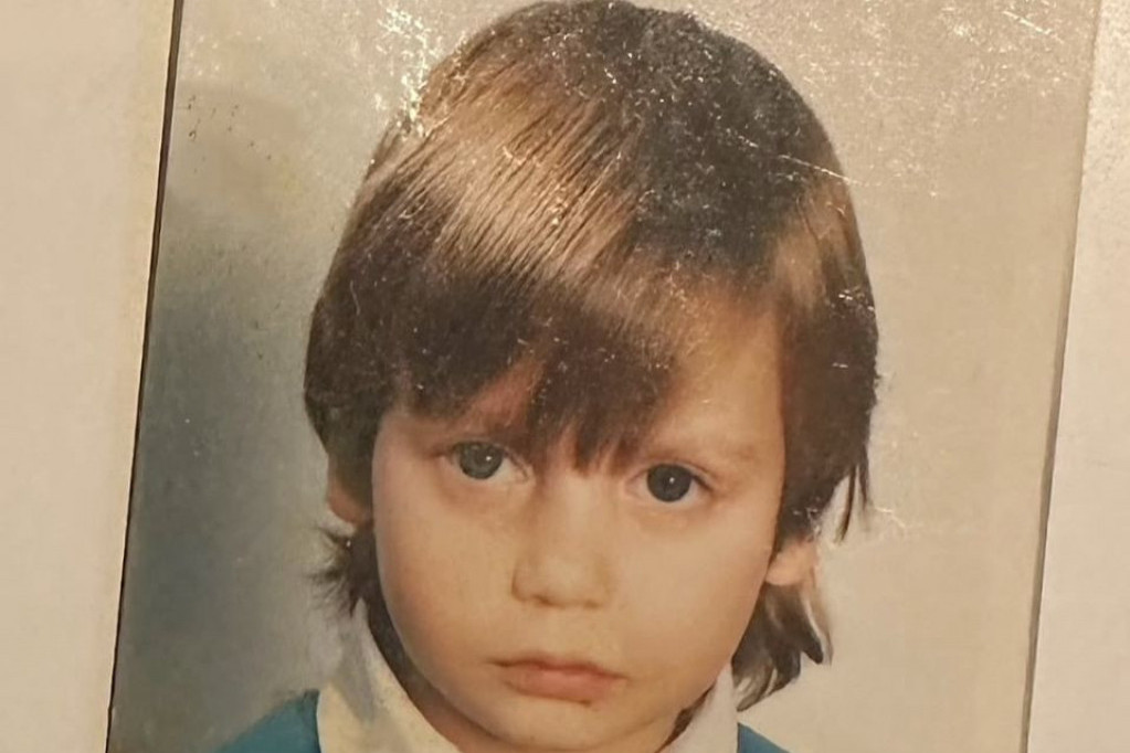 Bila na vrhu sveta, a muškarac kog je najviše volela ostavio je preko telefona nakon 20 godina ljubavi: Ko je devojčica sa fotografije Bila na vrhu sveta, a muškarac kog je najviše volela ostavio je preko telefona nakon 20 godina ljubavi: Ko je devojčica sa fotografije