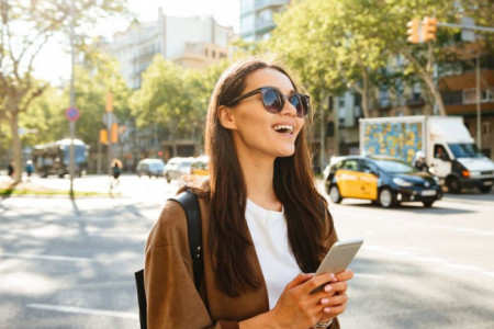 Ni bele, ni crne, ni braon: Patike u ovoj boji svaku kombinaciju čine spektakularnom Ni bele, ni crne, ni braon: Patike u ovoj boji svaku kombinaciju čine spektakularnom