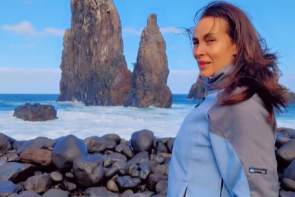 Ivana Banfić za Story: Život nas slomi i izbaci iz šina, ali tada u sebi pronađemo iskru koja nas digne Ivana Banfić za Story: Život nas slomi i izbaci iz šina, ali tada u sebi pronađemo iskru koja nas digne