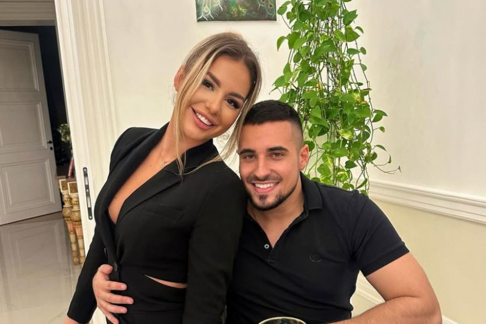 Čestitamo! Sin i snaja Dragane Mirković čekaju bebu, pevačicu vesti posebno obradovale Čestitamo! Sin i snaja Dragane Mirković čekaju bebu, pevačicu vesti posebno obradovale