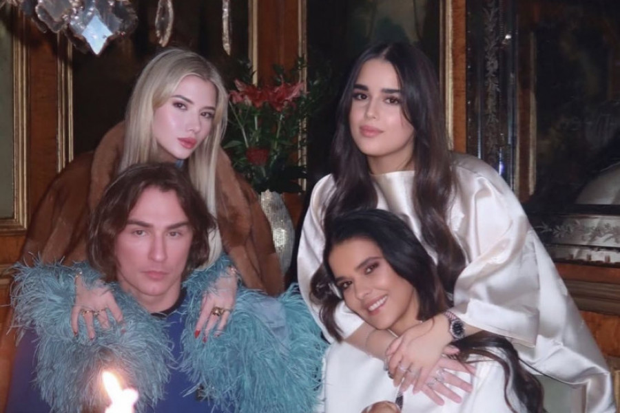 Mitrovići posebnim povodom otputovali u Pariz: Ovakav smeštaj nema ni kraljevska porodica FOTO Mitrovići posebnim povodom otputovali u Pariz: Ovakav smeštaj nema ni kraljevska porodica FOTO