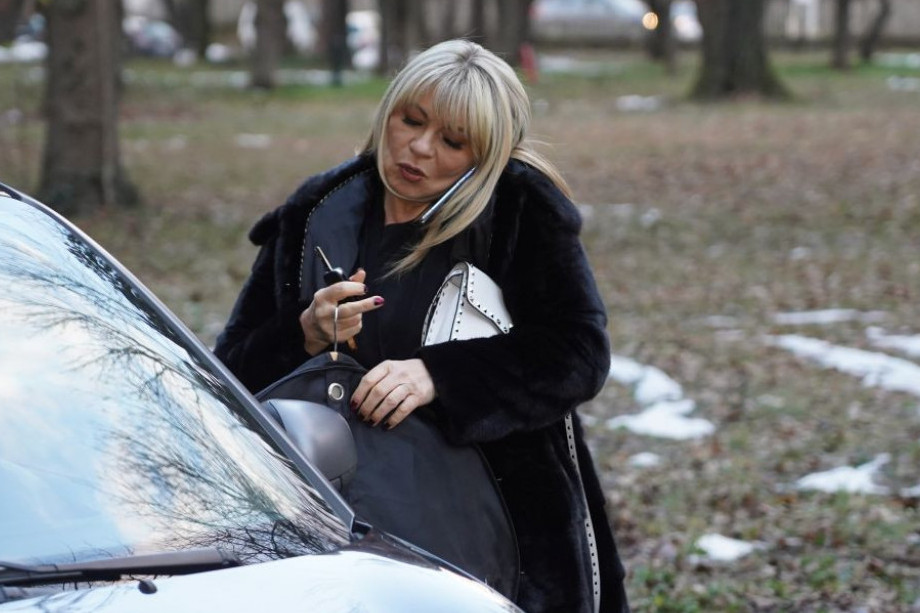 Suzana Jovanović donela odluku, u kući na Bežanijskoj kosi sve je podseća na Sašu Suzana Jovanović donela odluku, u kući na Bežanijskoj kosi sve je podseća na Sašu