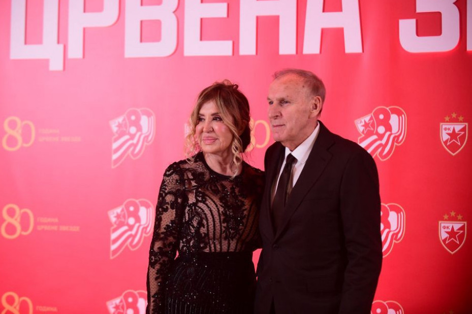 Kada se Džajina supruga pojavila na crvenom tepihu svi zanemeli, a znate li koliko godina Braka ima Kada se Džajina supruga pojavila na crvenom tepihu svi zanemeli, a znate li koliko godina Braka ima