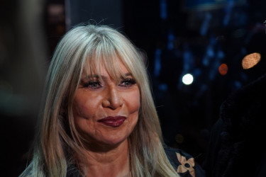 Suzana prvi put u javnosti posle Sašine smrti, od ćerka se nije odvajala VIDEO